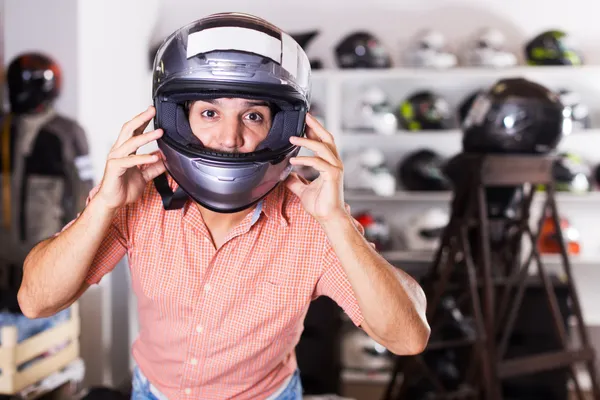 Capacete de moto bonito e barato