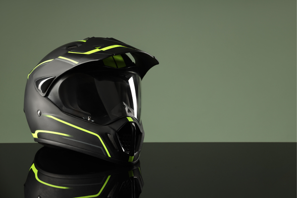 dica importante ao escolher seu Capacete de Moto sempre ver selo do Inmetro e faixas refletiva