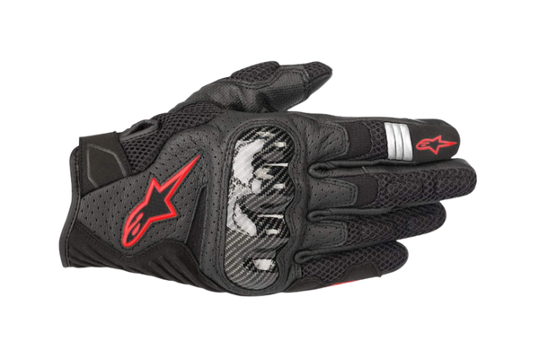 uma  Luva de motoqueiro da preta em couro da marca Alpinestars con logo vermelho